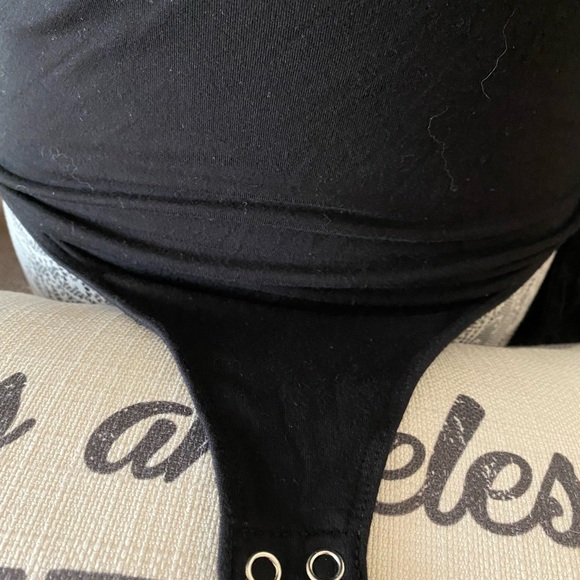 COMPRESSION SHINE V-NECK BODYSUIT 🥰 - Picture 5 of 16